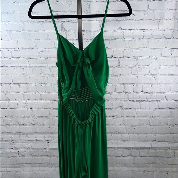 💚 Green Cutout Tie-Front Jumpsuit – Size Small (NWT) - Picture 6 of 8